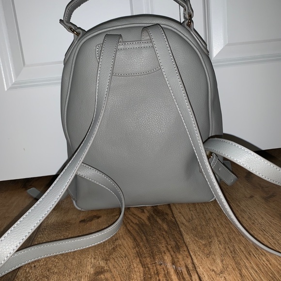 SOLD Gray woven backpack - Picture 5 of 7